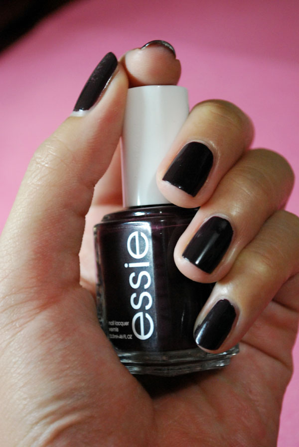 Soiree Luxure NOTD Essie Carry On ;)