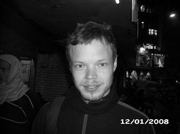 متضامن معه ضد منع الامن له نزول مصر الصحفى السويدى بير بروكلين