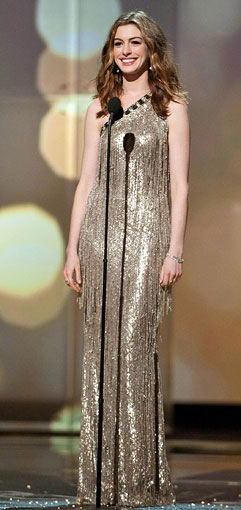 Anne-Hathaway-Oscar-dress