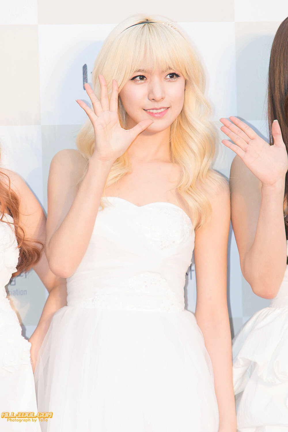 Hello Venus Alice: Alice at Gaon Chart K-Pop Awards Red Carpet (part 2)