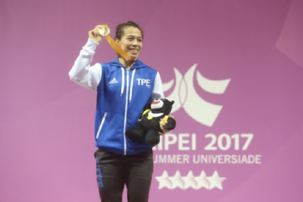 台北世大運女子58公斤級A組21日晚間在淡江大學體育館舉行,中華隊舉重好手郭婞淳以抓舉107公斤破大會紀錄、挺舉142公斤破世界紀錄,總和249公斤再破大會紀錄榮耀摘金。 台北世大運女子58公斤級A組21日晚間在淡江大學體育館舉行,中華隊舉重好手郭婞淳以抓舉107公斤破大會紀錄、挺舉142公斤破世界紀錄,總和249公斤再破大會紀錄榮耀摘金。