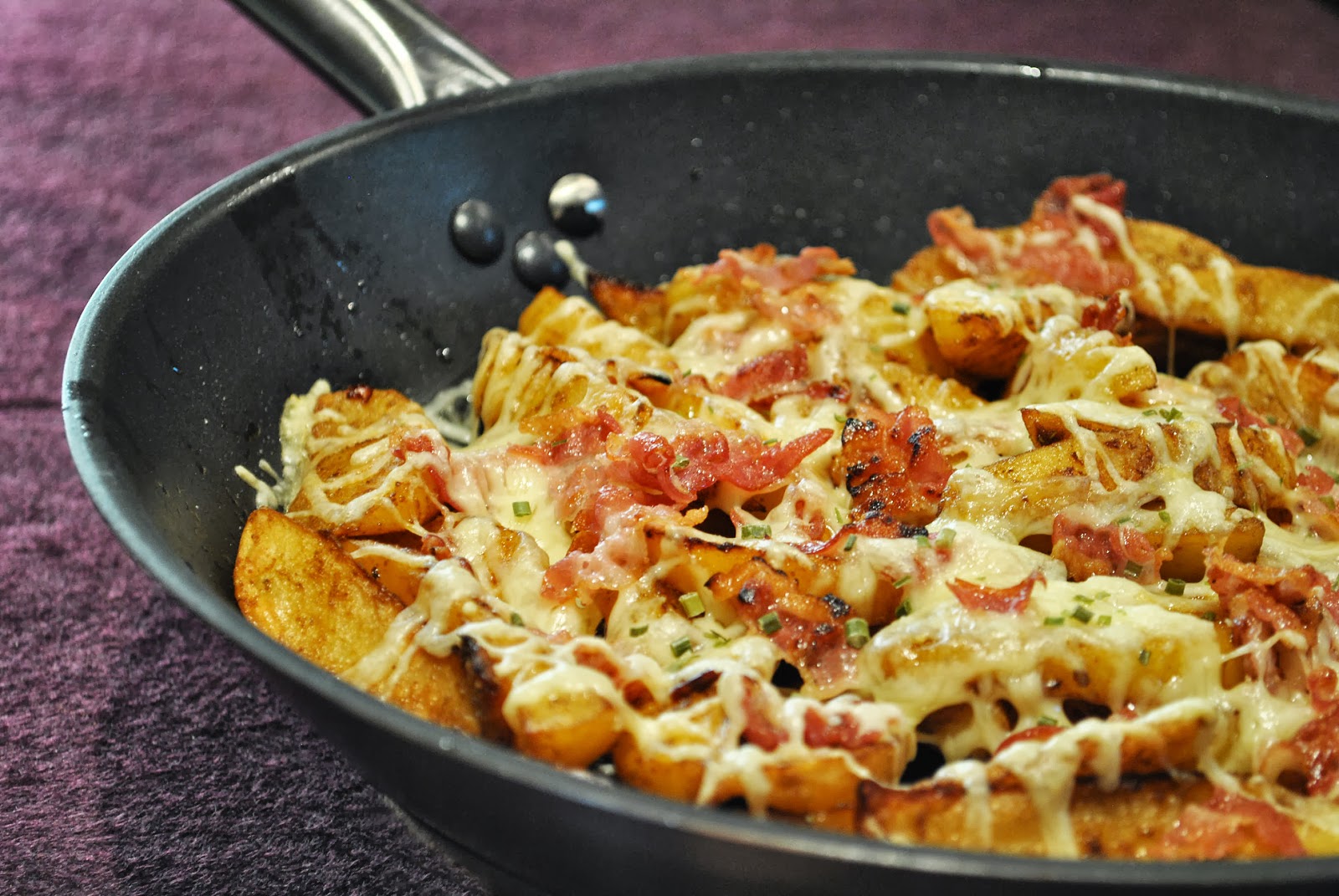 Küchenzaubereien Chili Cheese Fries with Bacon