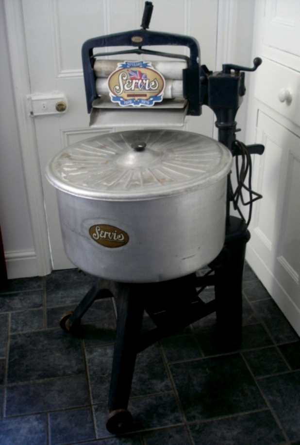 The First Servis Washing Machine in the UK (1929)