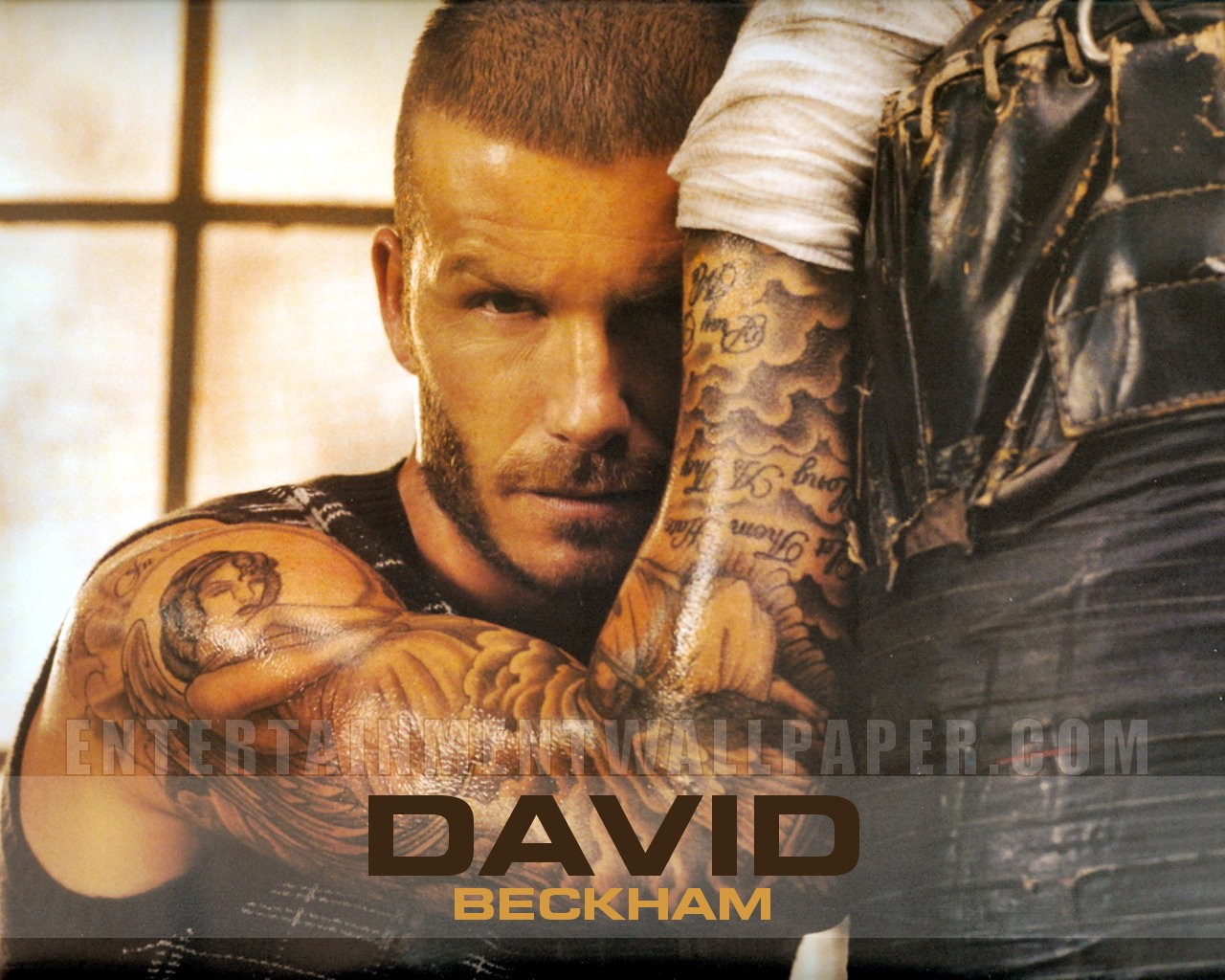 http://3.bp.blogspot.com/--eGIy3KWnVM/UCDPNS47i8I/AAAAAAAABbs/ExdzxaVEvMc/s1600/David+Beckham+Tattoo+Wallpaper+2012.jpg