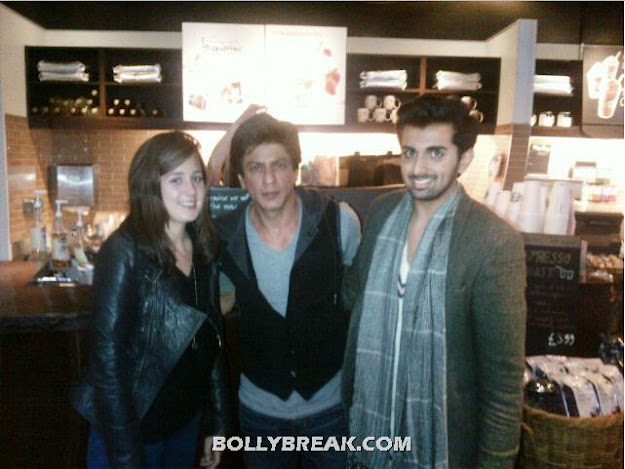 Shah Rukh Khan in London with Fans real life pic - Shah Rukh Khan Pics with Fans in London