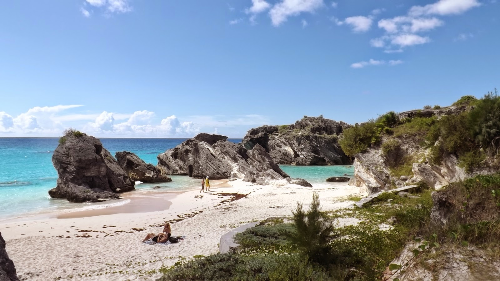 PHOTOGRAPHY 101 AT THE PINK SAND OF HORSESHOE BAY BEACH, BERMUDA