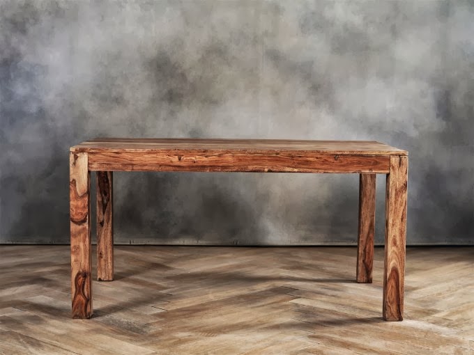 LIFESTYLE / IL TAVOLO IN LEGNO GREZZO - secondo lucy LIFESTYLE / IL TAVOLO IN LEGNO GREZZO - secondo lucy