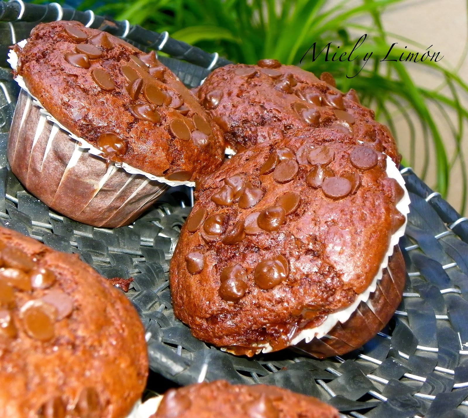 Muffins De Chocolate Con Corazón De Chocolate
