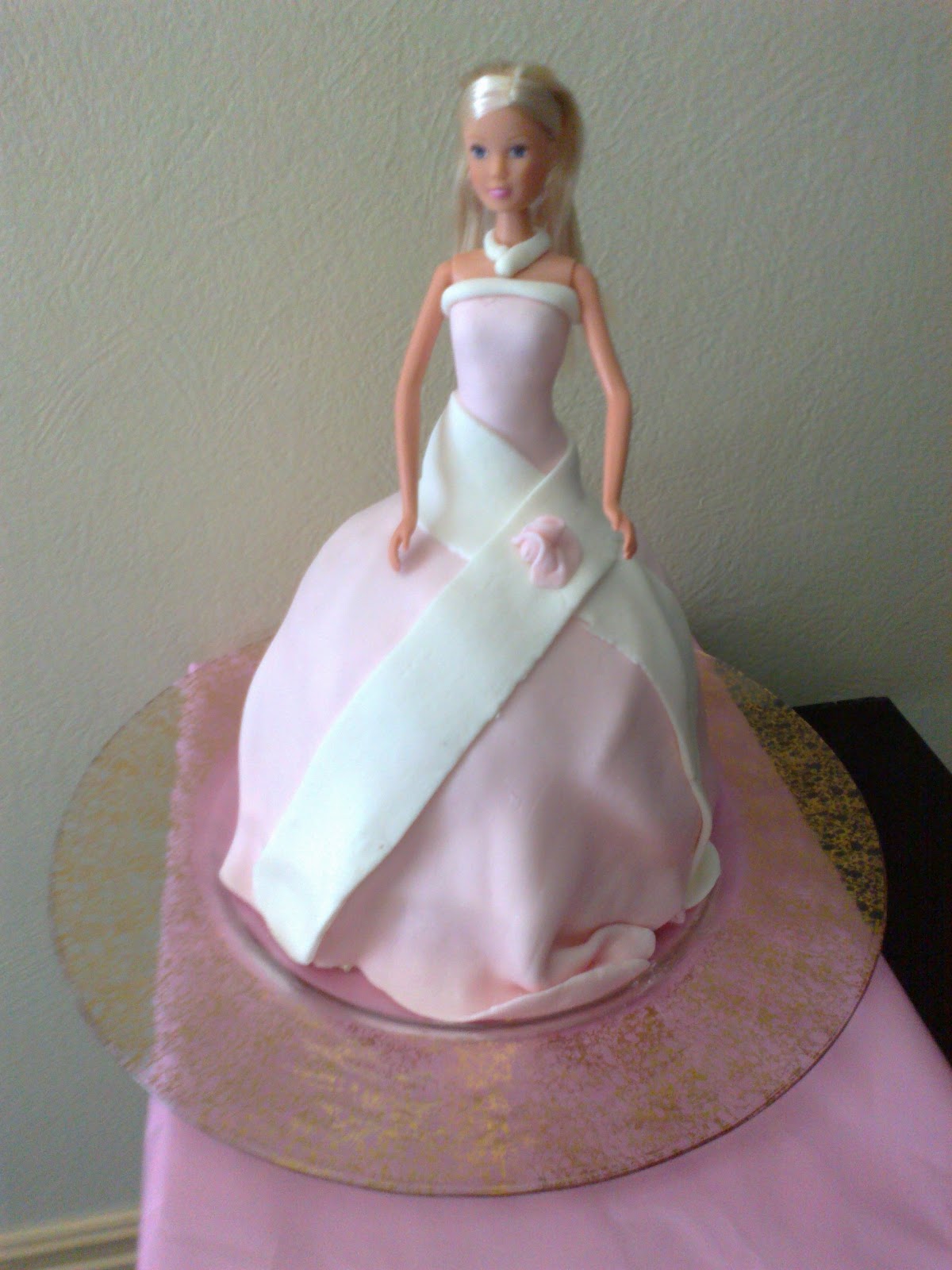 Barbie Dukke Kake Presentasjon