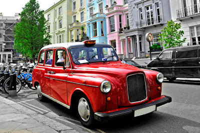 Taxi tradicional en la ciudad de London, Reino Unido. - typical-cab-united-kindom