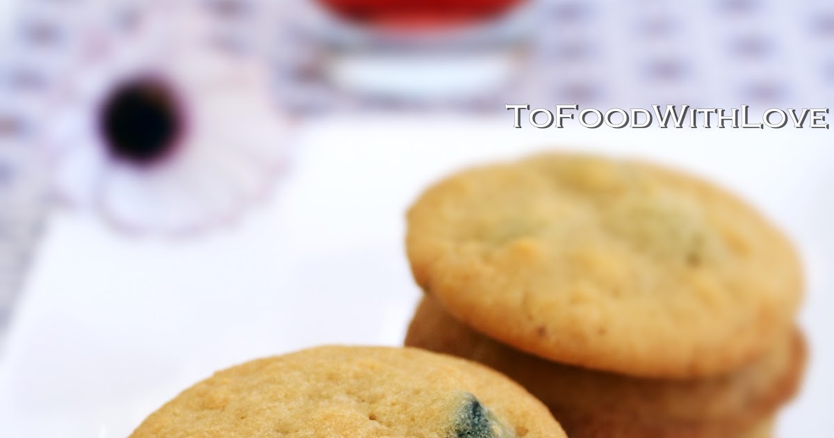 
Momofuku in My Kitchen: Blueberry and Cream Cookies
-image