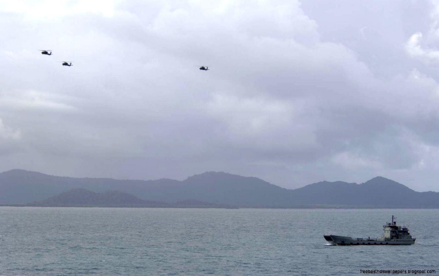 20051103ranArmy Black Hawk helicopters fly past HMAS Tarakan during 20051103ranArmy Black Hawk helicopters fly past HMAS Tarakan during