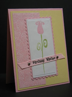 Tarjeta de cumpleaños rosa con amarillo