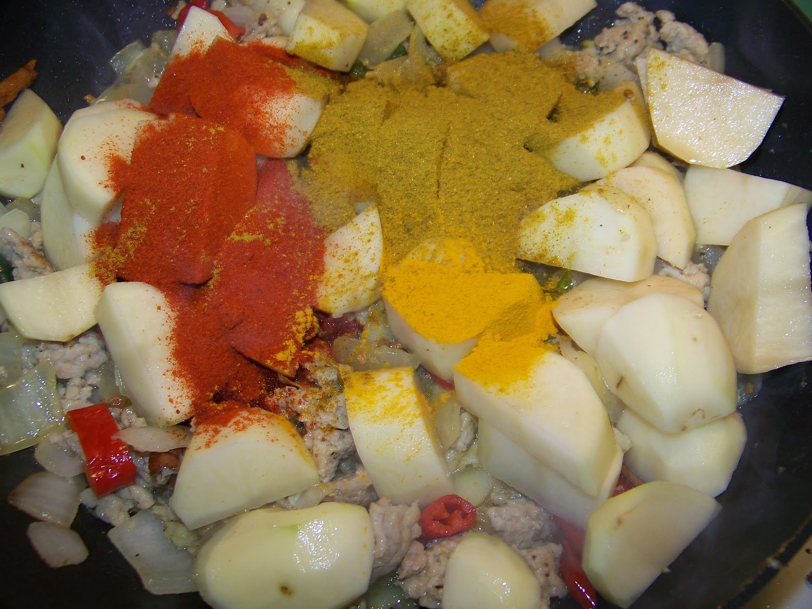 Kitchen Simmer Ground Chicken, Potato and Pea Curry