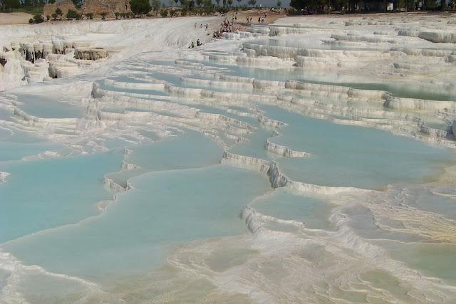 7 Amazing Places to Visit on Earth 7 Amazing Places to Visit on Earth