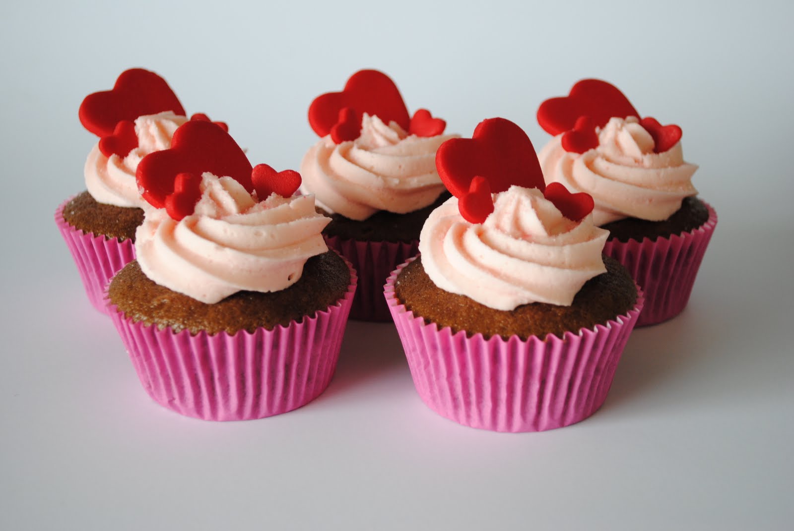 A Sparkley Silver Lining Cake Decorating Heart Cupcakes