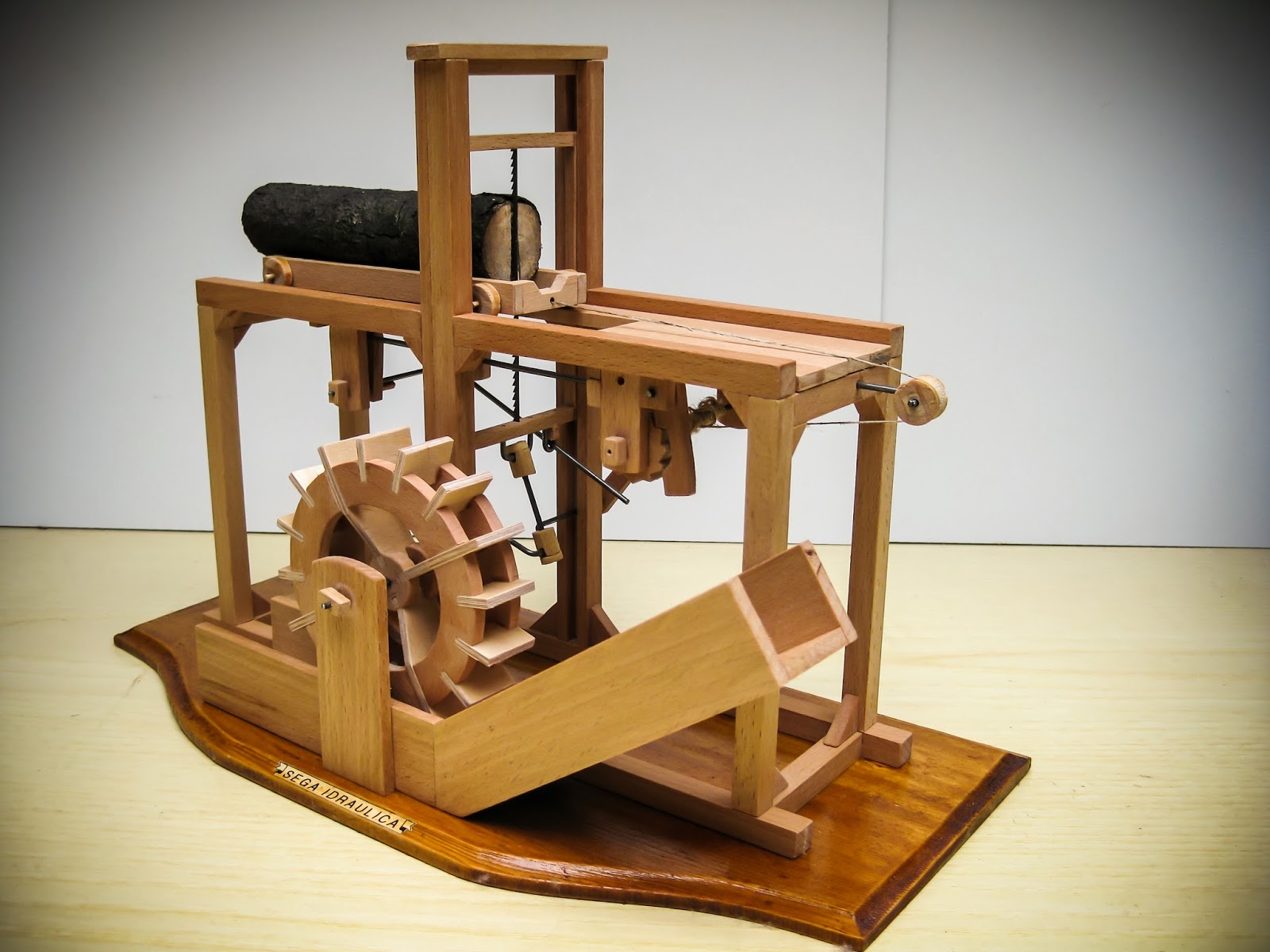 Leonardo Da Vinci Hydraulic Saw