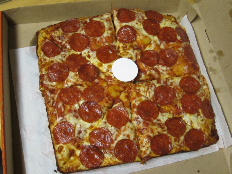 Review Little Caesars Pepperoni Deep Dish Pizza Brand Eating