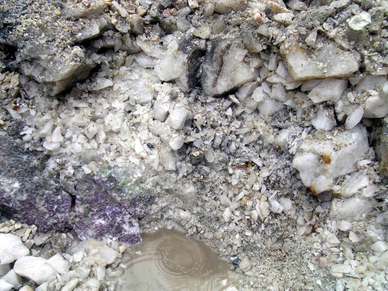 Mining the Havey Another quartz pocket