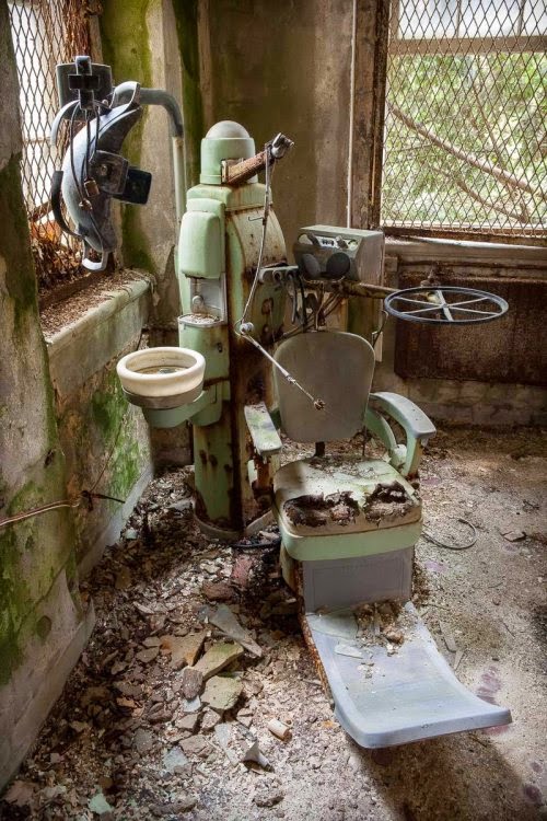 Asilos e hospitais psiquiátricos abandonados na fotografia de Jeremy Harris Jeremy Harris fotografia asilos hospitais psiquiátricos abandonados da america solidão claustrofobia tristeza