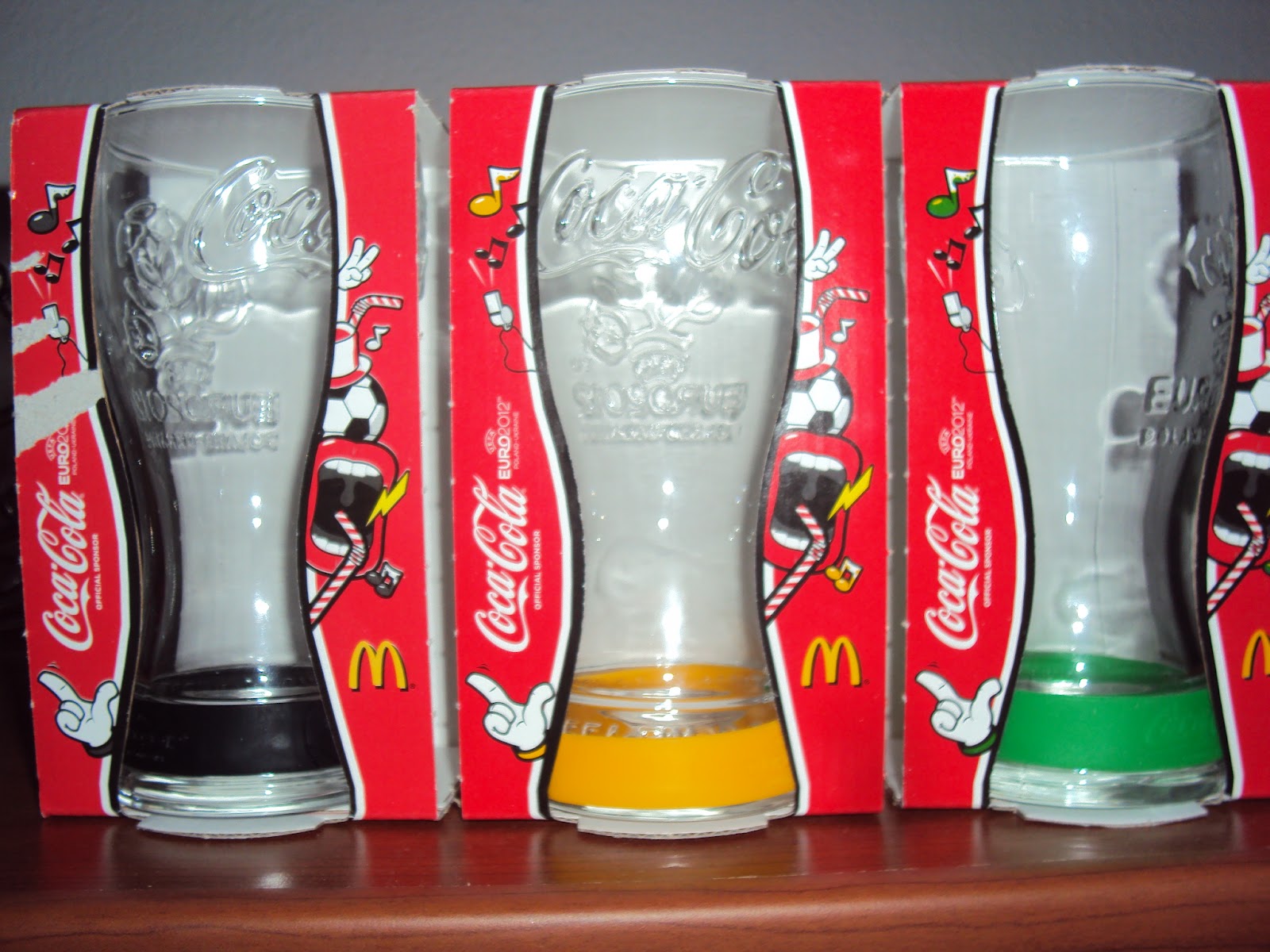 Sorpresine da collezione : Bicchieri Coca Cola Mc Donald's Europei