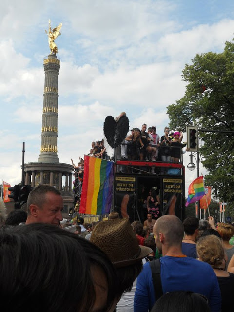 Berlin Pride Parade CSD Siegessäule rainbow