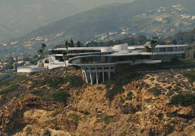 amazing house perched on the edge of a cliff with endless windows that look out on the ocean and other beautiful things curved walls big fireplace - Iron Man House amazing house perched on the edge of a cliff with endless windows that look out on the ocean and other beautiful things curved walls big fireplace - Iron Man House