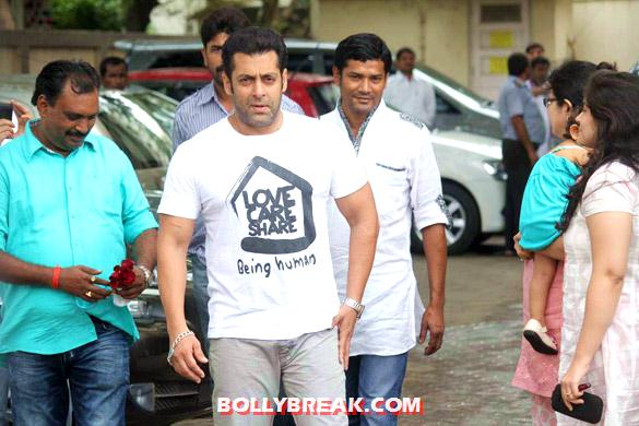 Salman Khan Salman Khan - Salman celebrates Eid with his family
