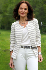 https://ladyofstyle.com/2014/05/casual-spring-look-in-neutrals-by-opus.html