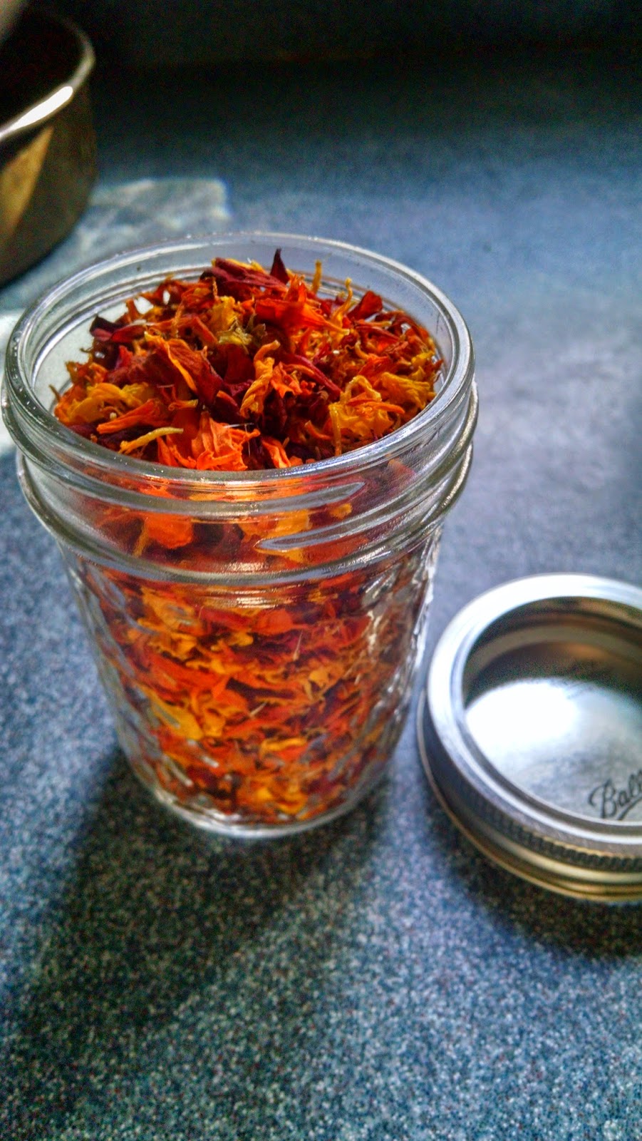 What's Going On... How to Dehydrate Marigold Petals