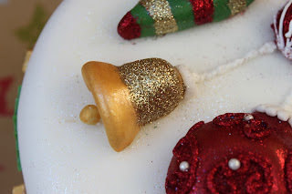 Brooke bakes : christmas cake balls (rudolph and candy cane) Snowballs in Summer: Christmas cake 2012 - baubletastic