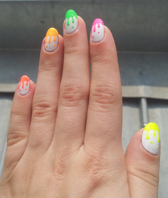 ANИА's COЯNER I just couldn't decide which color to paint my nails...