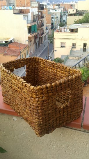 Artesania de Helga: Cesteria con canutos de periodicos