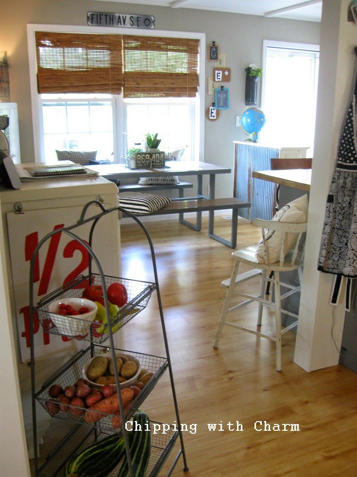 Chipping with Charm: Junky Kitchen Reveal...http://www.chippingwithcharm.blogspot.com/