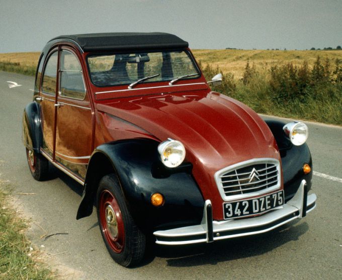 In 1982 Citro n included the 2CV Charleston in the standard model lineup 