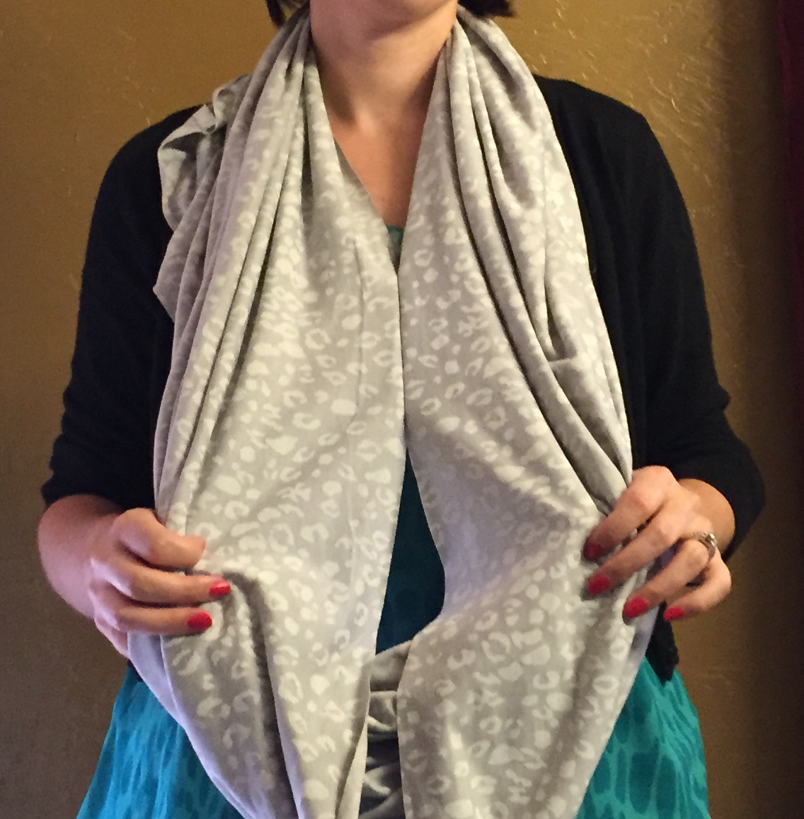 Tracy's Treasury Easy DIY Infinity Scarf / Nursing Cover