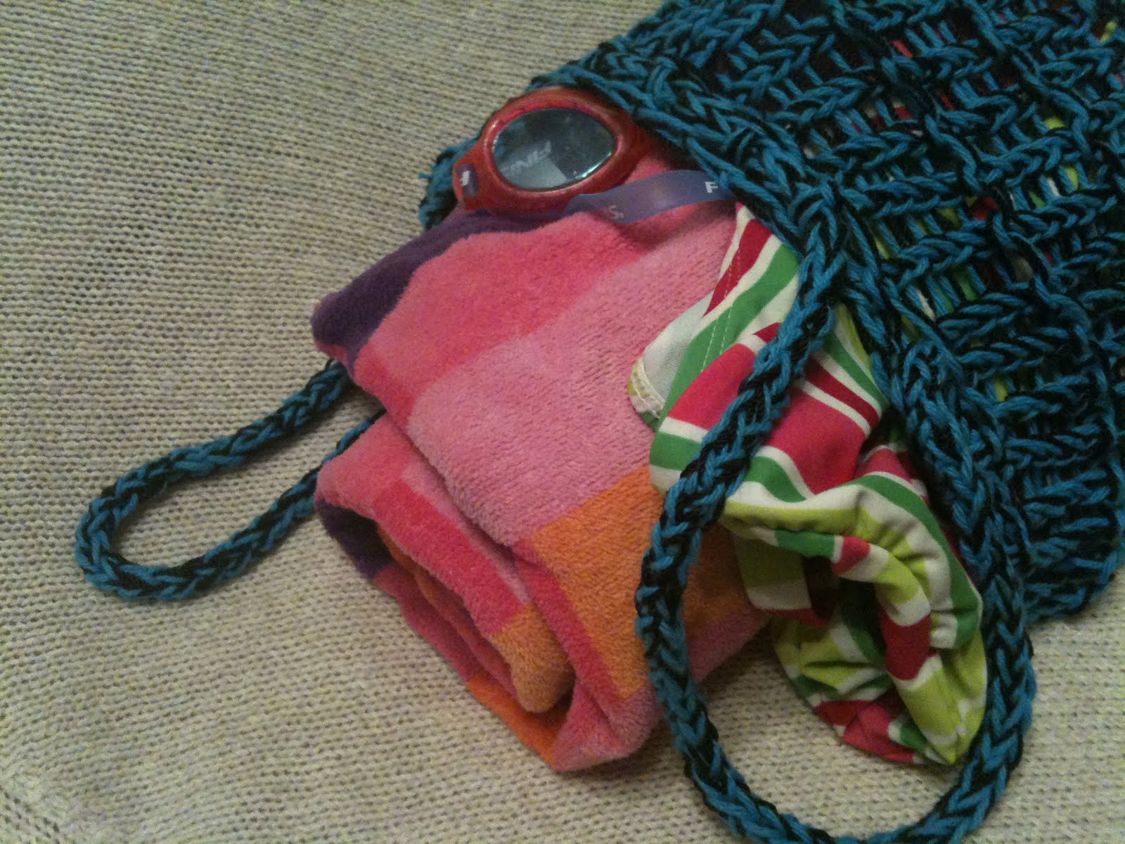 GoodKnit Kisses: Pattern and Video Tutorial: Loom Knit Mesh Bag