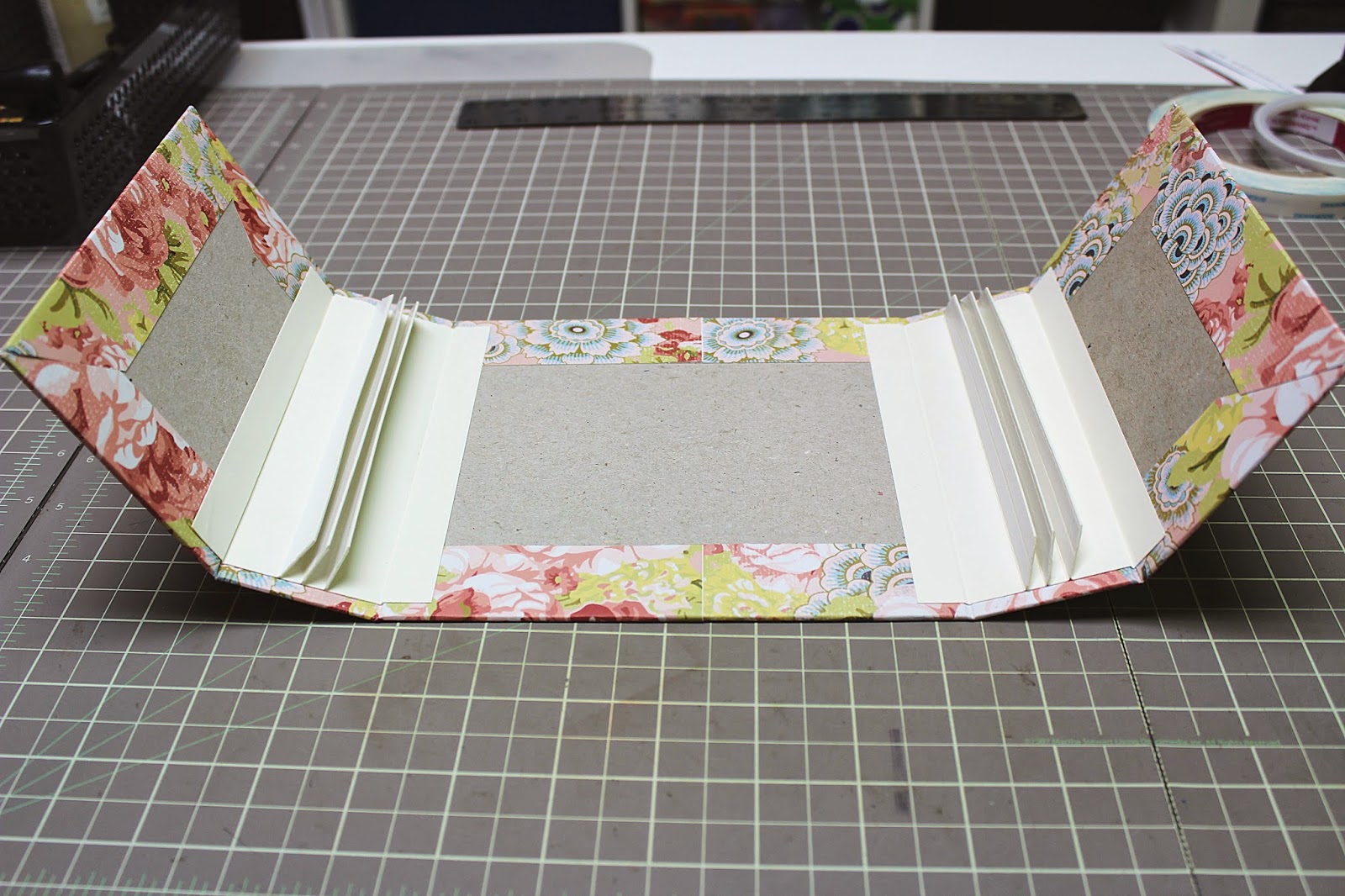 C1Make1 Gatefold Mini Album Instructions