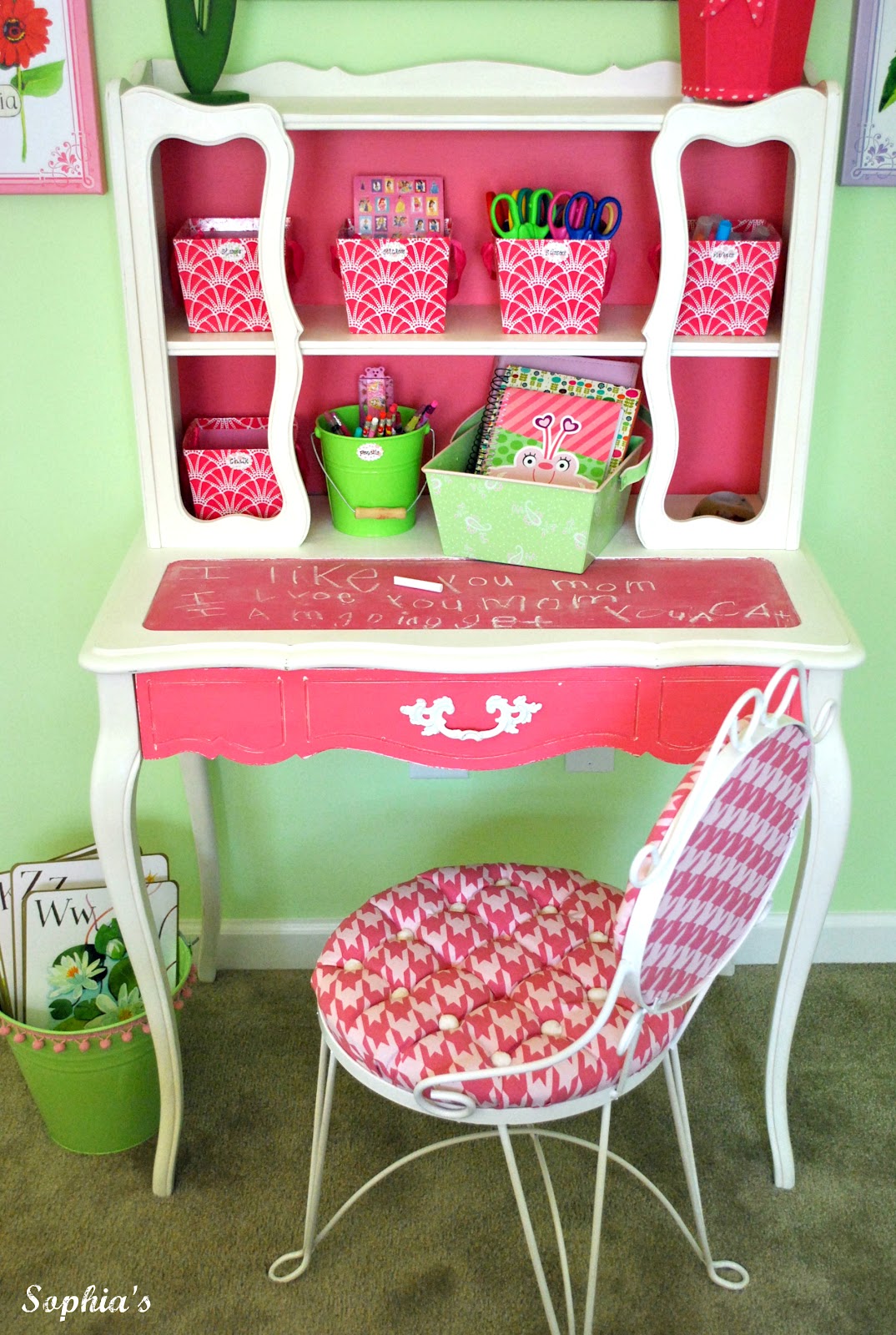 Sophia's: An Art Desk for Lily