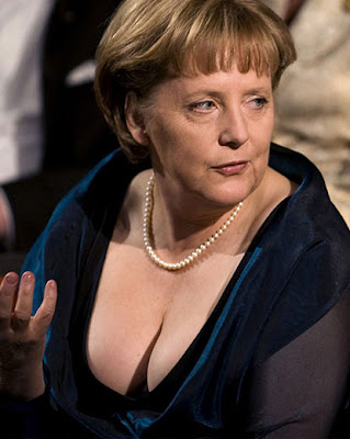 ¿Y si nos vamos aprendiendo el himno alemán? - Página 2 Angela_Merkel+tetas