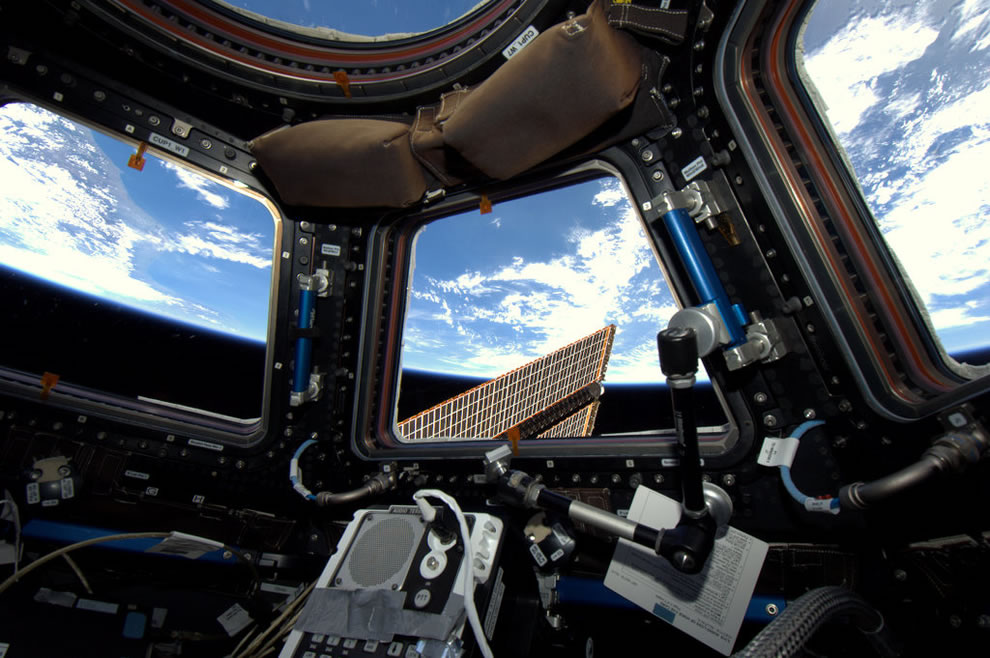 View-of-Earth-from-the-ISS-cupola.jpg