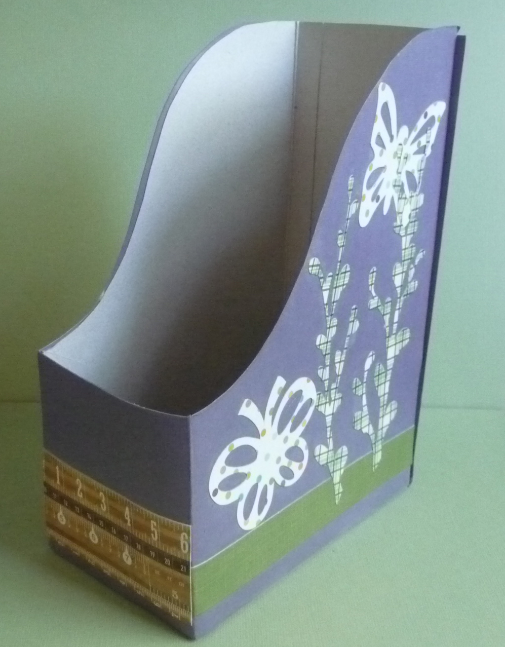 Spend Less, Craft More Mini recipe book holder from a cereal box