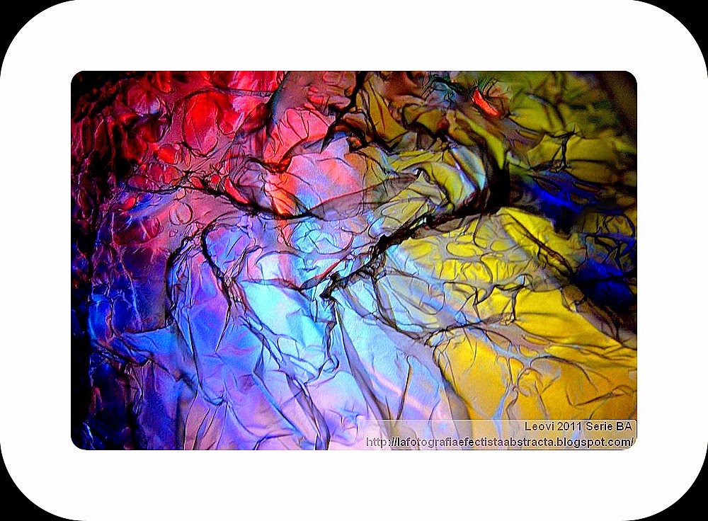 Foto Abstracta 3247 Fecundada por abrazos que vuelan - Fecundated by embraces flying Foto Abstracta 3247 Fecundada por abrazos que vuelan - Fecundated by embraces flying