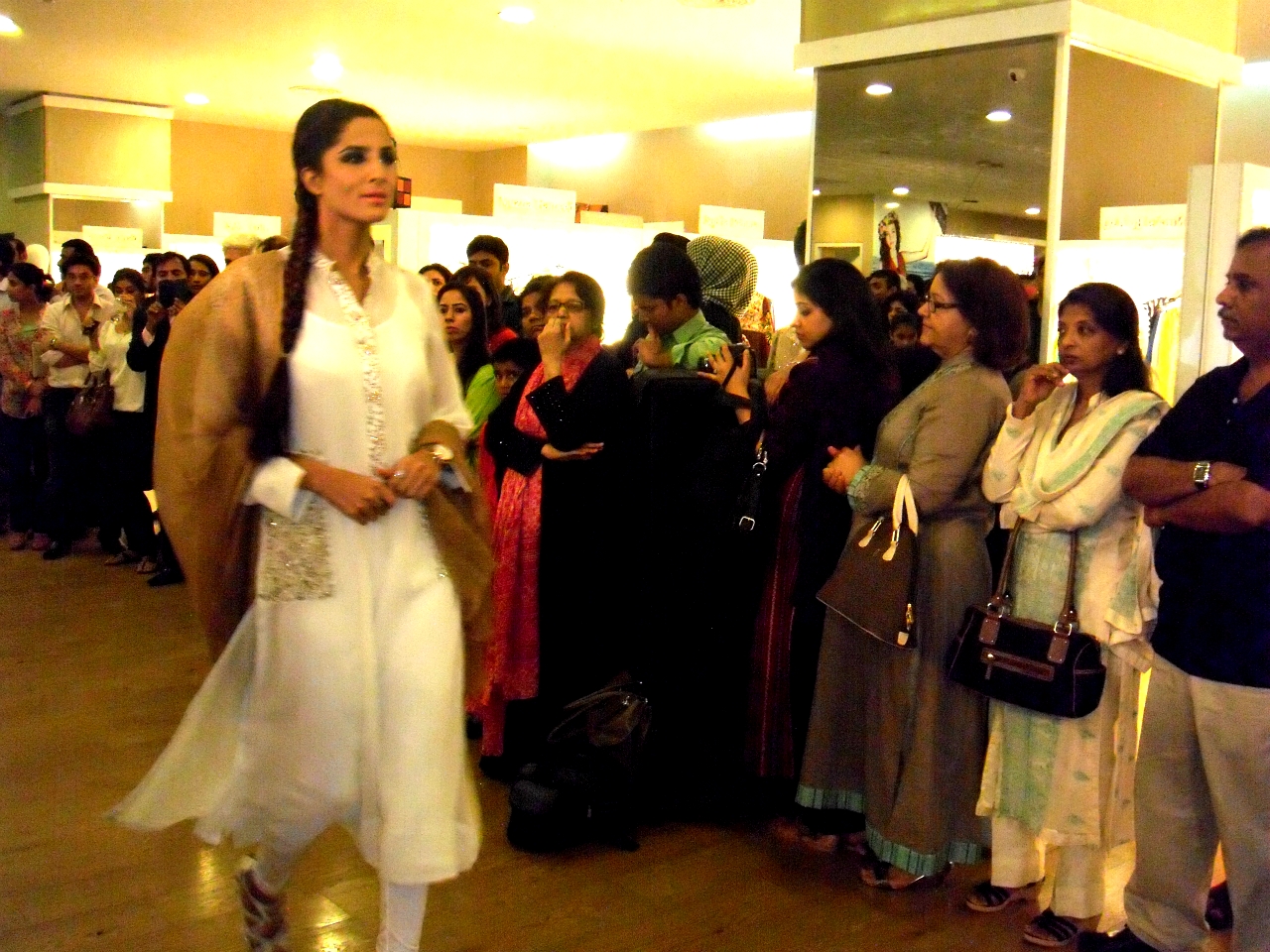 FPL Fashion Pakistan Lounge & Unbeatable launch at Dolmen Mall