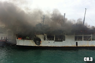 Raja ferry on fire at Lipa Noi