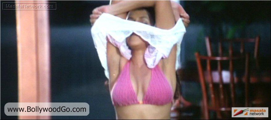 Neha+dhupia+hot+pics+from+sheesha