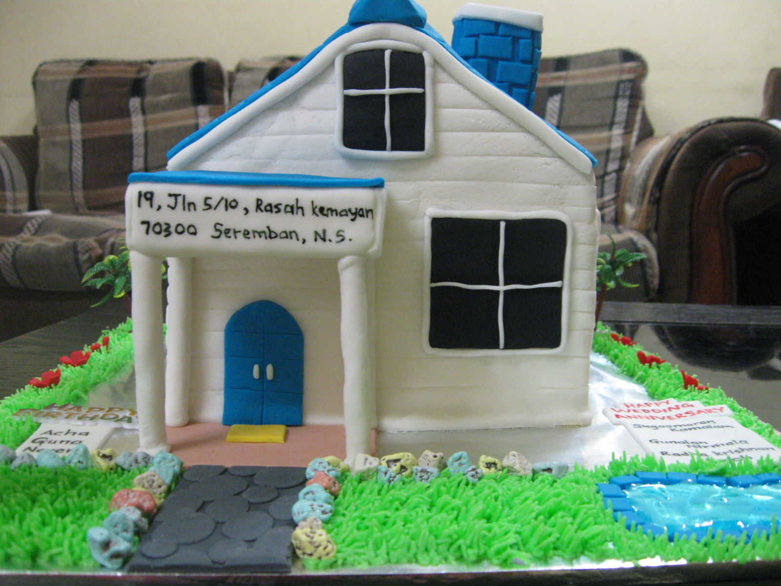 Cakes & Cupcakes for all occasions House Cake