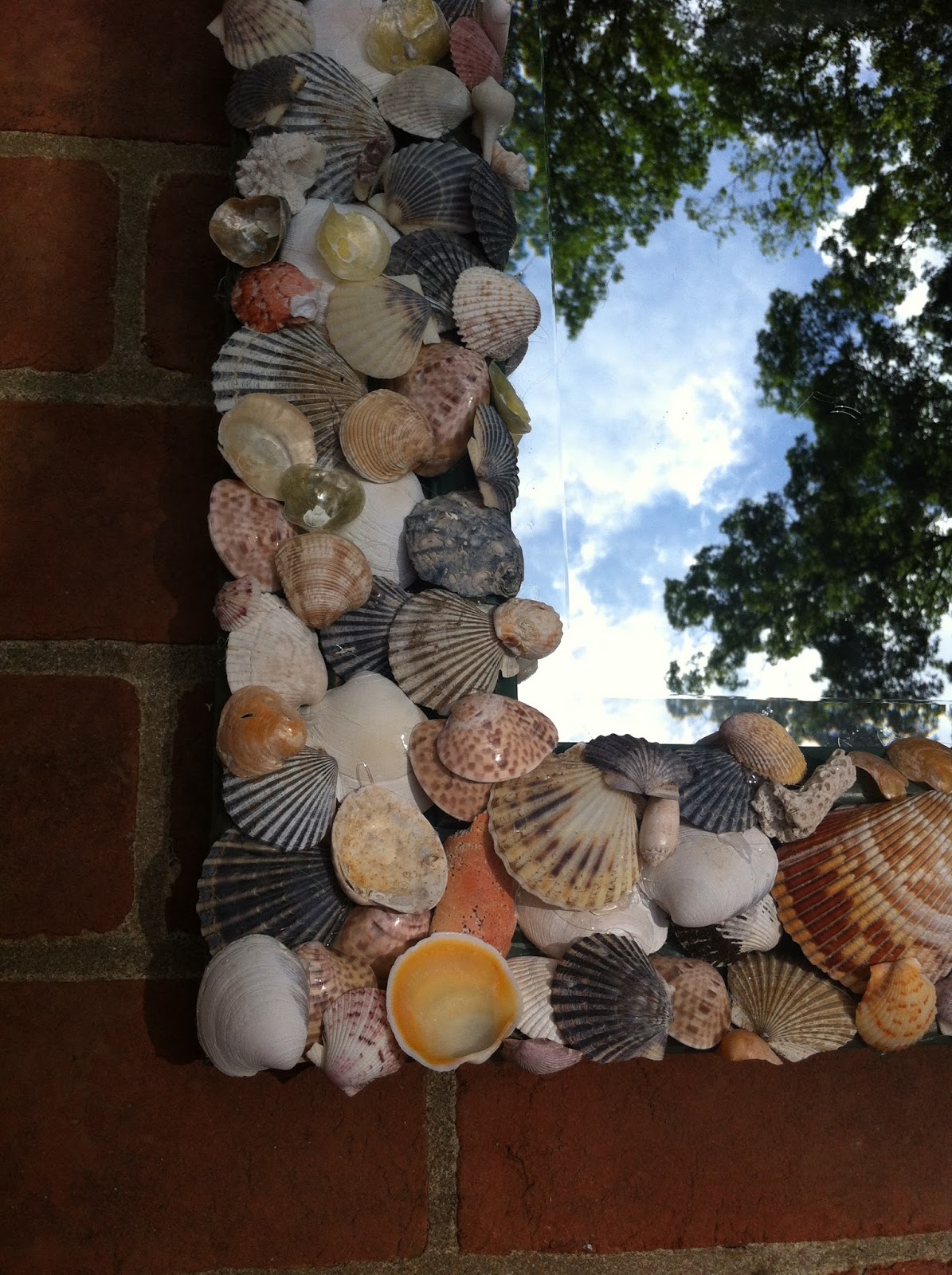 This Blonde's Blog DIY Seashell Mirror