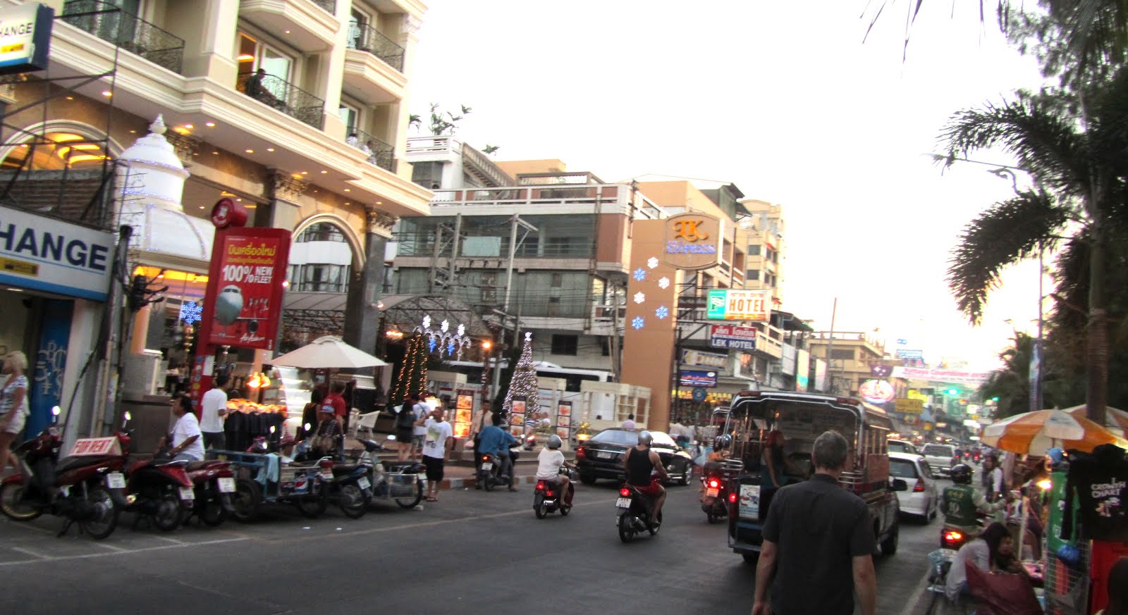 Pritam Rohila Travels: 2011, DEC 29 : THAILAND, PATTAYA-Beach Road