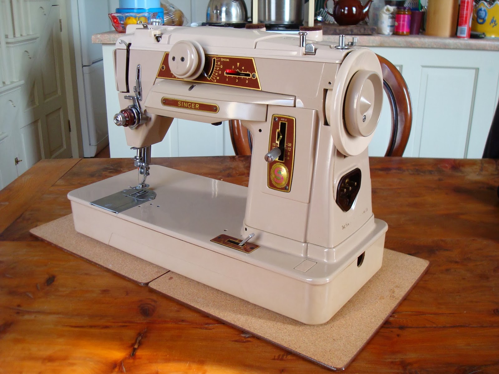 Oil and Thread Sewing on buttons with the Singer 401G